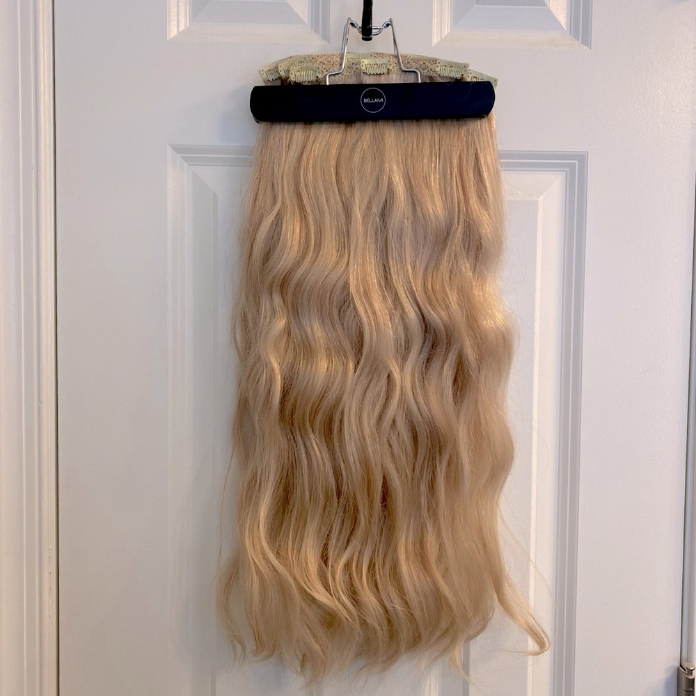 BELLAMI BUTTER BLONDE 
HAIR EXTENSIONS 22”